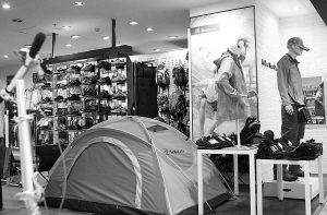 清明踏青熱催生戶外用品消費(fèi)潮，春游經(jīng)濟(jì)釋放市場活力